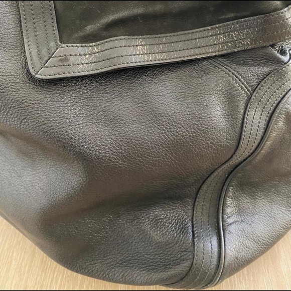 Ferragamo Black leather and suede weekender bag. Pre-owned - Picture 7 of 7